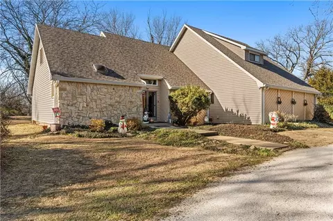 16800 S 1413 Rd, Nevada, MO 64772
