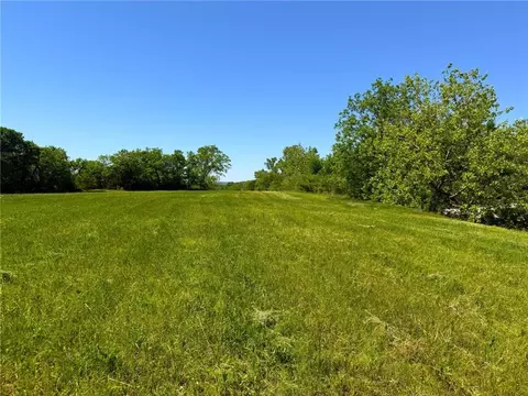 900 SE Stanley Rd, Tecumseh, KS 66542