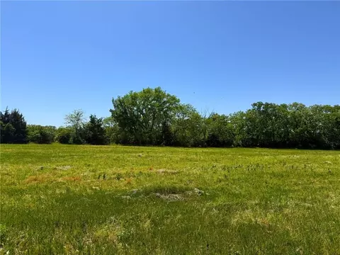 1040 SE Stanley Rd, Tecumseh, KS 66542
