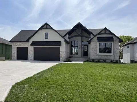 8982 Ginger St, Lenexa, KS 66227