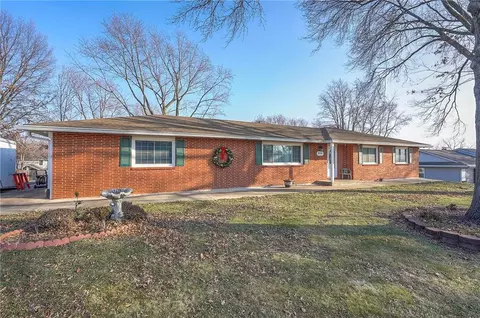6509 NW Twin Oaks Dr, Kansas City, MO 64151