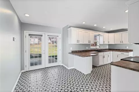 Entry Way - 514 SW 3rd St Ter, Carrollton, MO 64633 photo 1 of 2