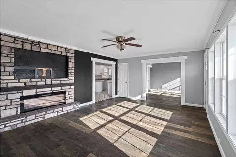 Living - 514 SW 3rd St Ter, Carrollton, MO 64633 photo 1 of 4