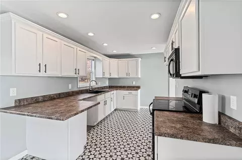 Kitchen - 514 SW 3rd St Ter, Carrollton, MO 64633 photo 1 of 3
