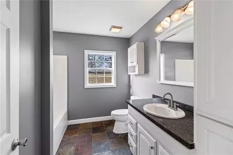 Bath - 514 SW 3rd St Ter, Carrollton, MO 64633 photo 1 of 2
