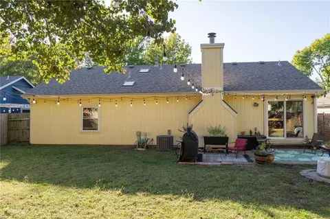 Exterior - 416 Eldridge St, Lawrence, KS 66049 photo 2 of 8