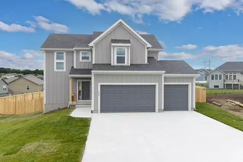924 168th Ct, Basehor, KS 66007
