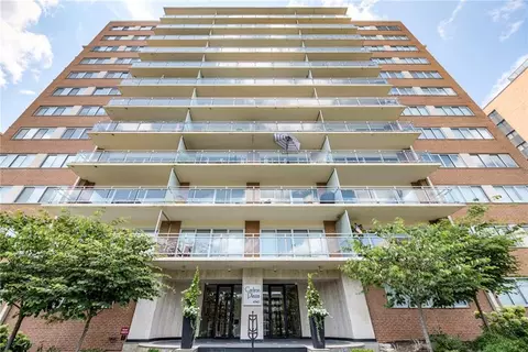 4740 Roanoke Pkwy #605, Kansas City, MO 64112