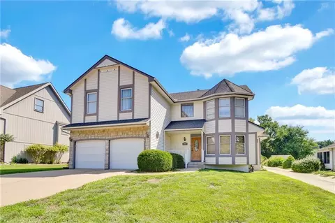 Exterior - 2431 S Ponca Ave, Independence, MO 64057 photo 2 of 7