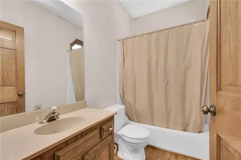 Bath - 2431 S Ponca Ave, Independence, MO 64057 photo 1 of 6