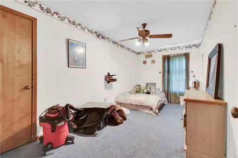 Bedroom - 2431 S Ponca Ave, Independence, MO 64057 photo 4 of 6
