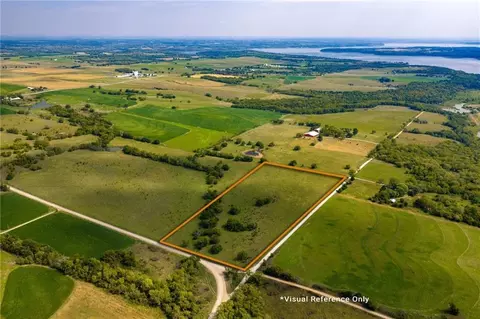 110 N 1150 Rd, Berryton, KS 66409