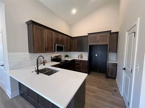 5829 Hunter Ct, Raytown, MO 64133
