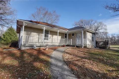 1225 Berry Rd, Independence, MO 64057