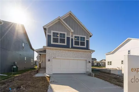 8712 SW Edgewater Dr, Blue Springs, MO 64064