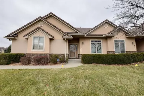 4118 NE Chapel Manor Ct, Lees Summit, MO 64064