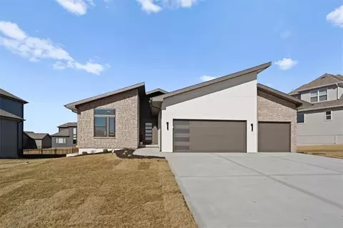 2606 SW Farm Field Rd, Lees Summit, MO 64082