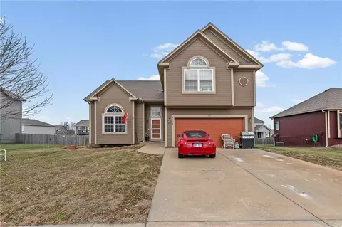 1308 N 3rd St, Louisburg, KS 66053
