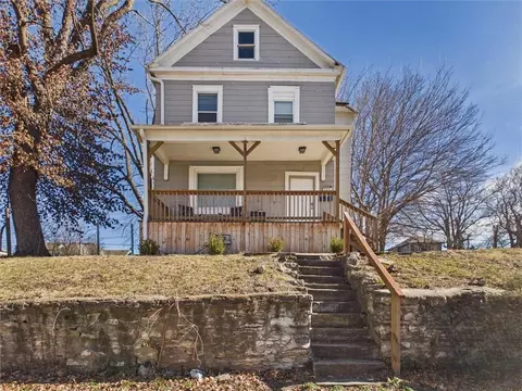2421 Chestnut Ave, Kansas City, MO 64127