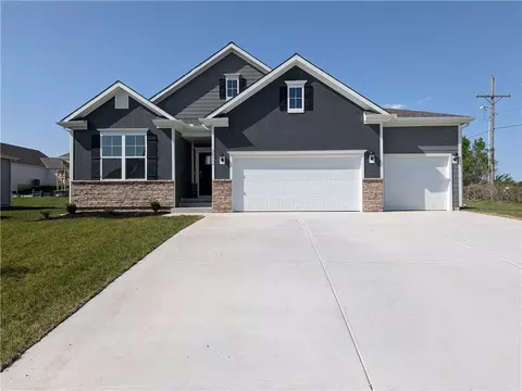 20754 W 188th Ter, Spring Hill, KS 66083