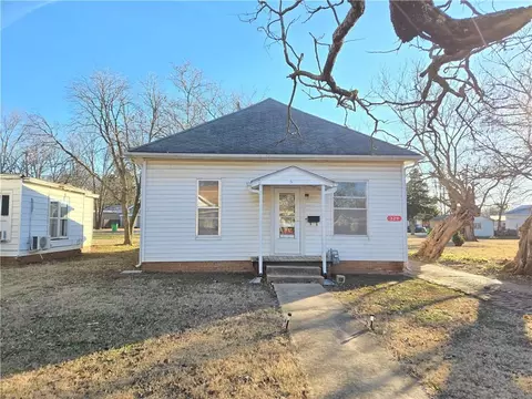329 W 1st St, Cherryvale, KS 67335