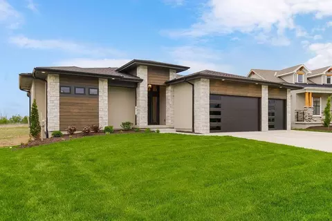 16777 S Ripley St, Olathe, KS 66062