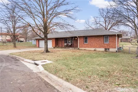 430 Chestnut Dr, Marshall, MO 65340