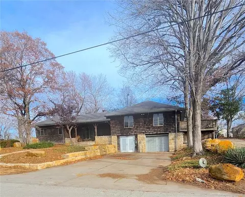 717 S 53rd St, Kansas City, KS 66106