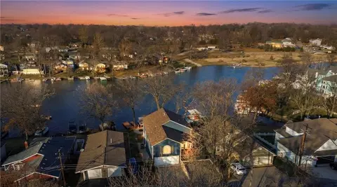 83 Beach Dr, Lake Tapawingo, MO 64015