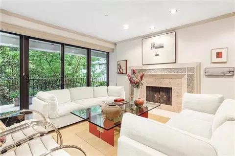 433 Ward Pkwy #1 S, Kansas City, MO 64112