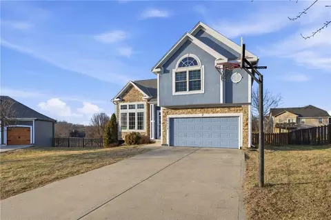 12212 Merion Dr, Kansas City, KS 66109