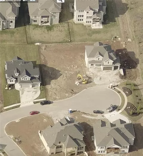 9318 W 169 Ter, Overland Park, KS 66085