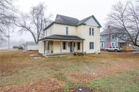 425 E 5th St, Cherryvale, KS 67335