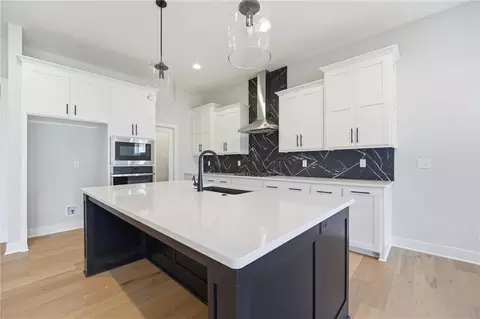 2762 SW 11th Ter, Lees Summit, MO 64081