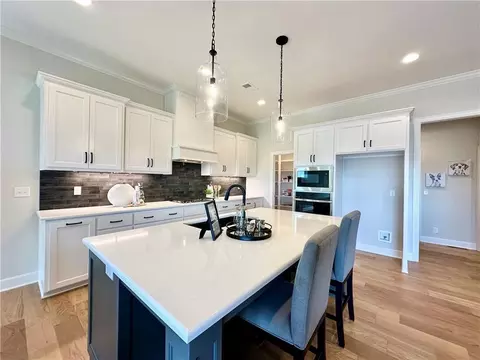 2762 SW 11th Ter, Lees Summit, MO 64081