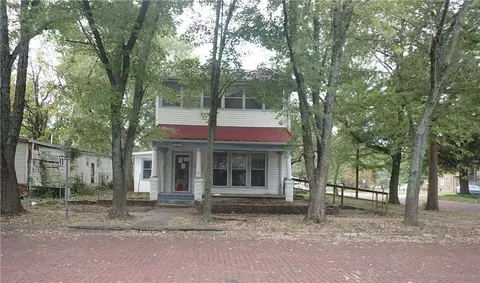 202 S Crawford St, Fort Scott, KS 66701