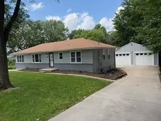 502 NE 74th St, Gladstone, MO 64118