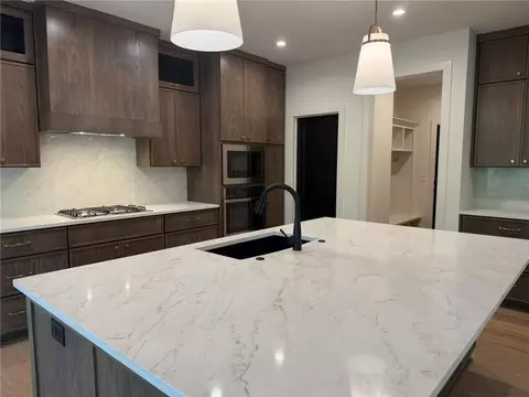 Kitchen - 8910 Ginger St, Lenexa, KS 66227 photo 3 of 8