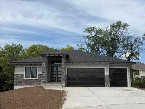 8910 Ginger St, Lenexa, KS 66227