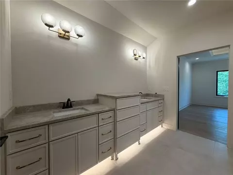 Bath - 8910 Ginger St, Lenexa, KS 66227 photo 5 of 6