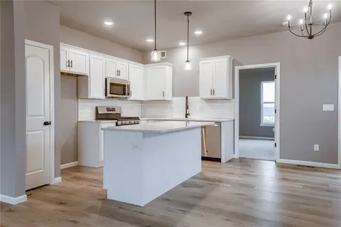18400 W 205th St, Spring Hill, KS 66083
