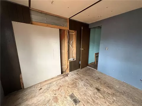 Bedroom - 30008 Skyview, Edwards, MO 65326 photo 2 of 2