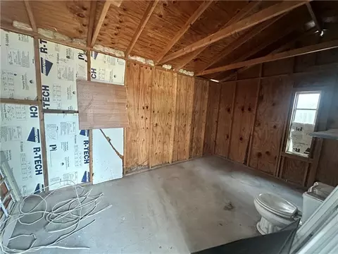 Bath - 30008 Skyview, Edwards, MO 65326 photo 1 of 2