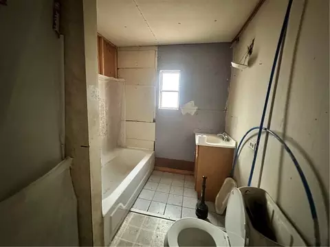 Bath - 30008 Skyview, Edwards, MO 65326 photo 2 of 2