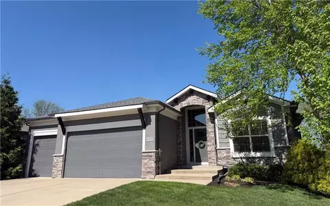 1537 Woodland Rd, Greenwood, MO 64034