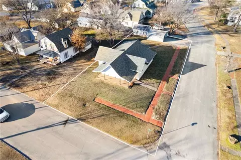 View/Area - 611 E 5th Ave, Caney, KS 67333 photo 1 of 4