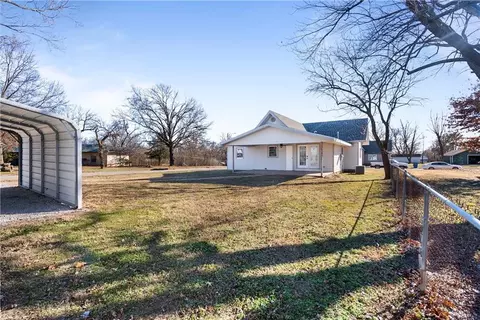 Exterior - 611 E 5th Ave, Caney, KS 67333 photo 5 of 8