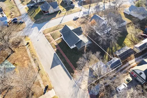 View/Area - 611 E 5th Ave, Caney, KS 67333 photo 2 of 4