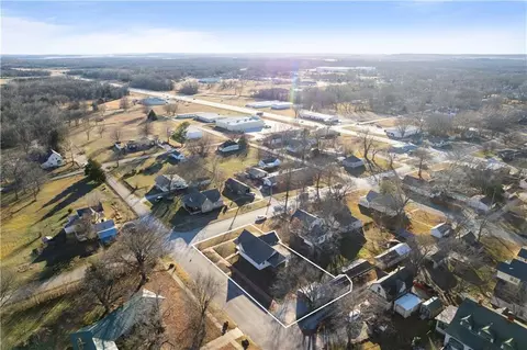 View/Area - 611 E 5th Ave, Caney, KS 67333 photo 3 of 4