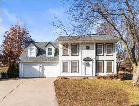 904 Paw Paw Ln, Liberty, MO 64068